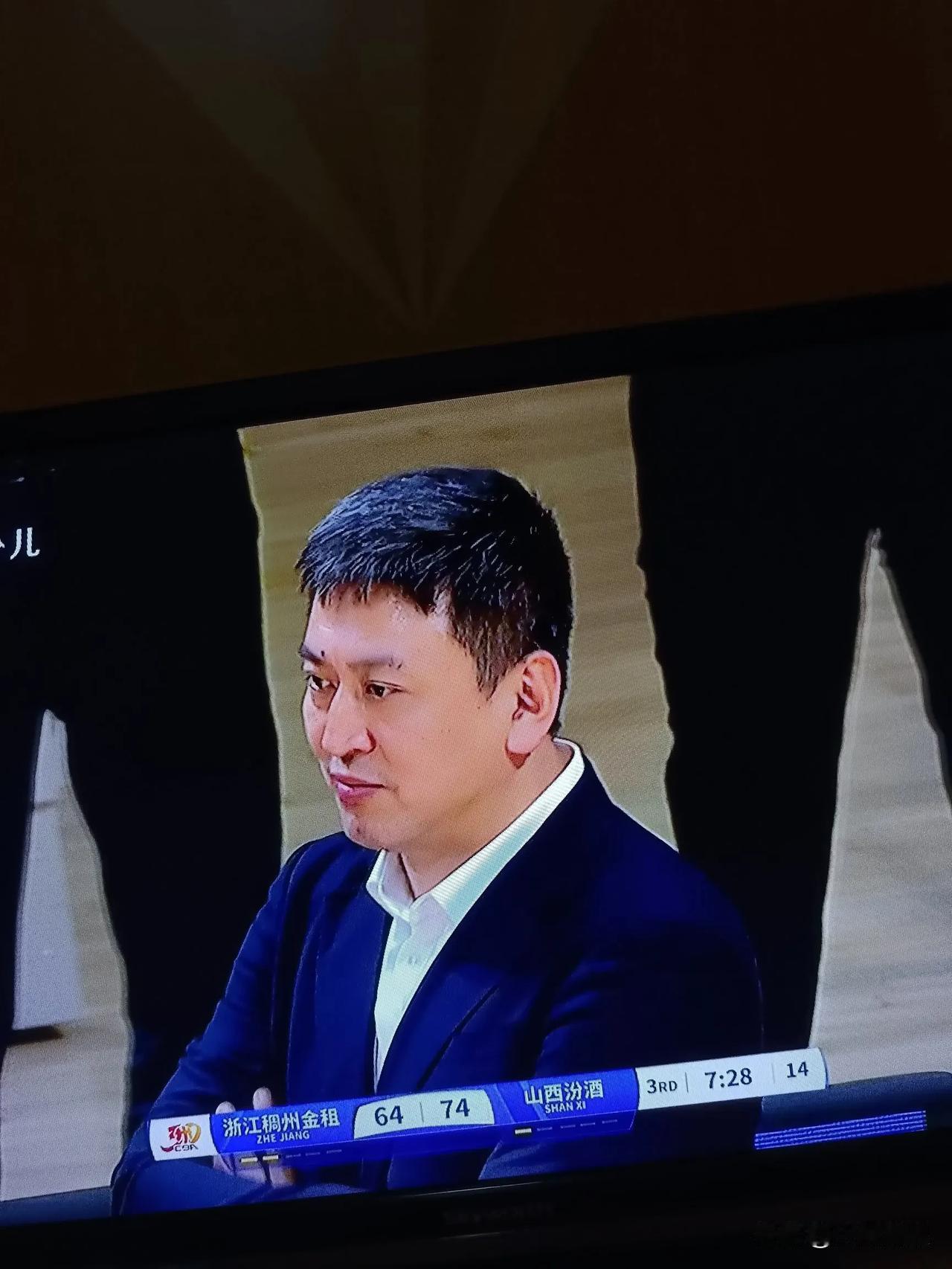 CBA快讯！ 浙江稠州金租全面爆发，以37分优势狂胜上海久事！
      上海