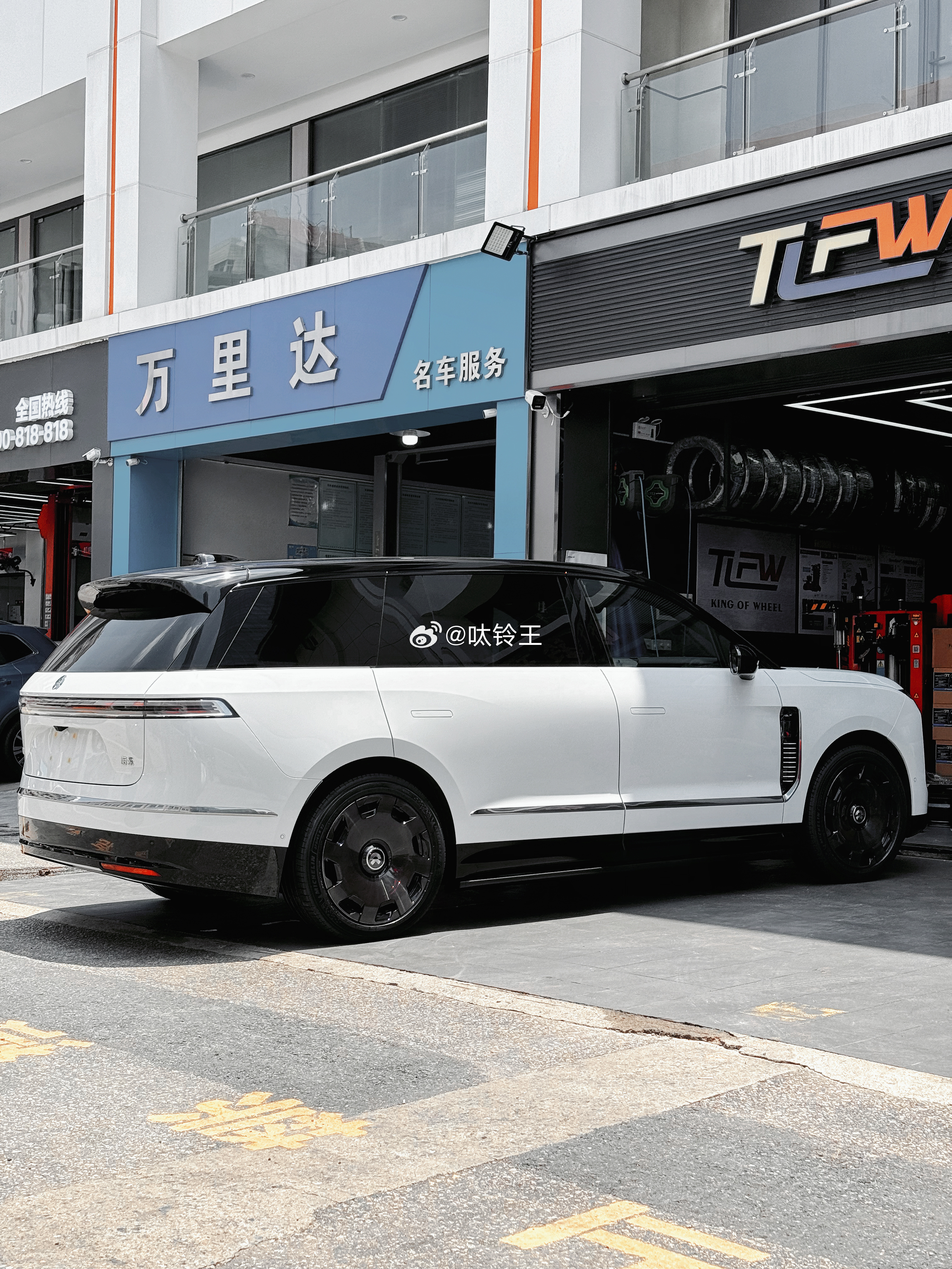 蔚来 ES9 更换 22寸 TLFW 定制锻造 揽月轮毂 再搭配全新米其林行货新