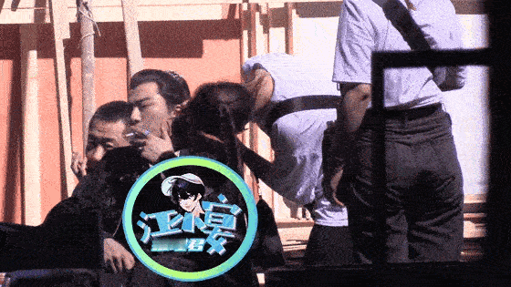 官方通报女子劝阻男子吸烟引争执其实是这位这个女性博主和路人男是互相不认识没有任何