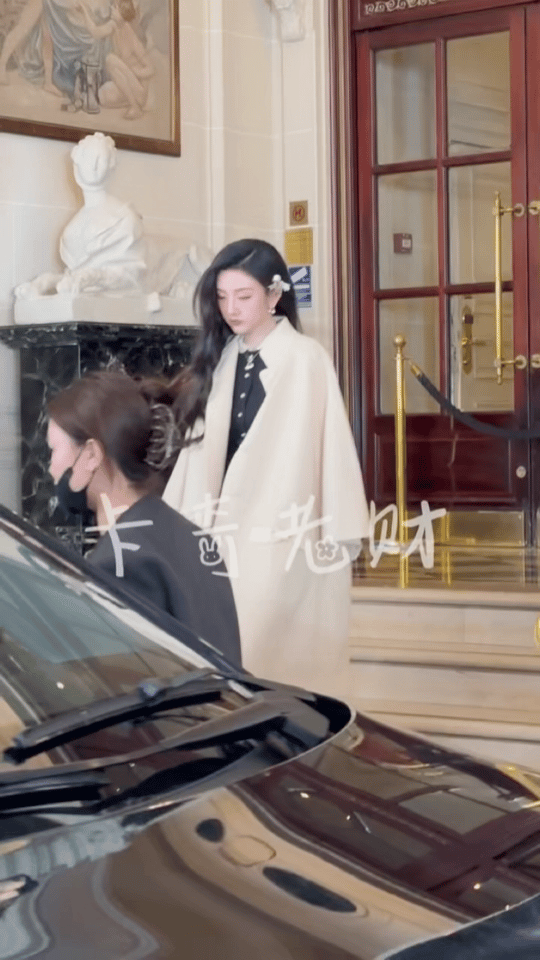 宋祖儿时装周甜度爆表！黑白蝴蝶结穿出千金本千金
 
谁还没被宋祖儿的时装周看秀造