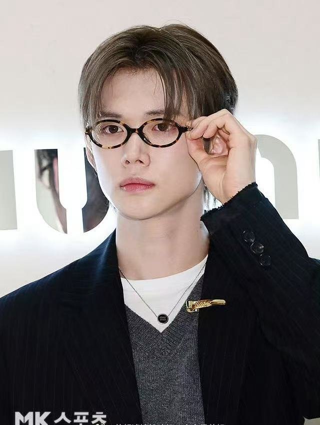 比起崔然竣 李羲承才是那个看起来要入伍的年纪吧？[捂嘴哭][捂嘴哭][捂嘴哭] 