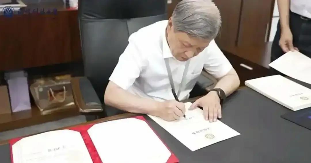 福耀科技大学2025年首届招生工作圆满结束，实际录取50名学生，实行本硕博贯通培