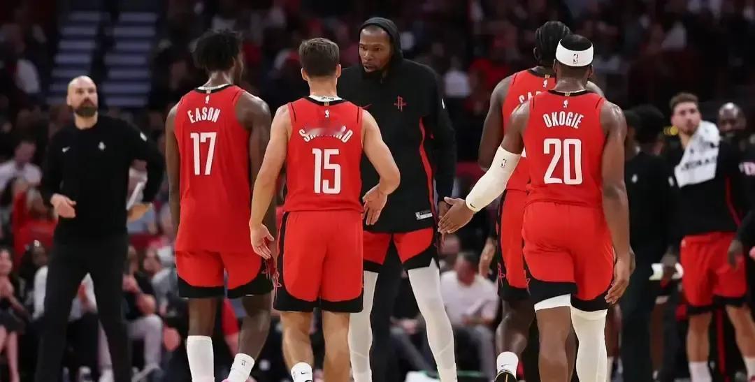 别信“复出找状态”这种鬼话。

塔里·伊森撞开训练馆大门第一句：“我100%了，