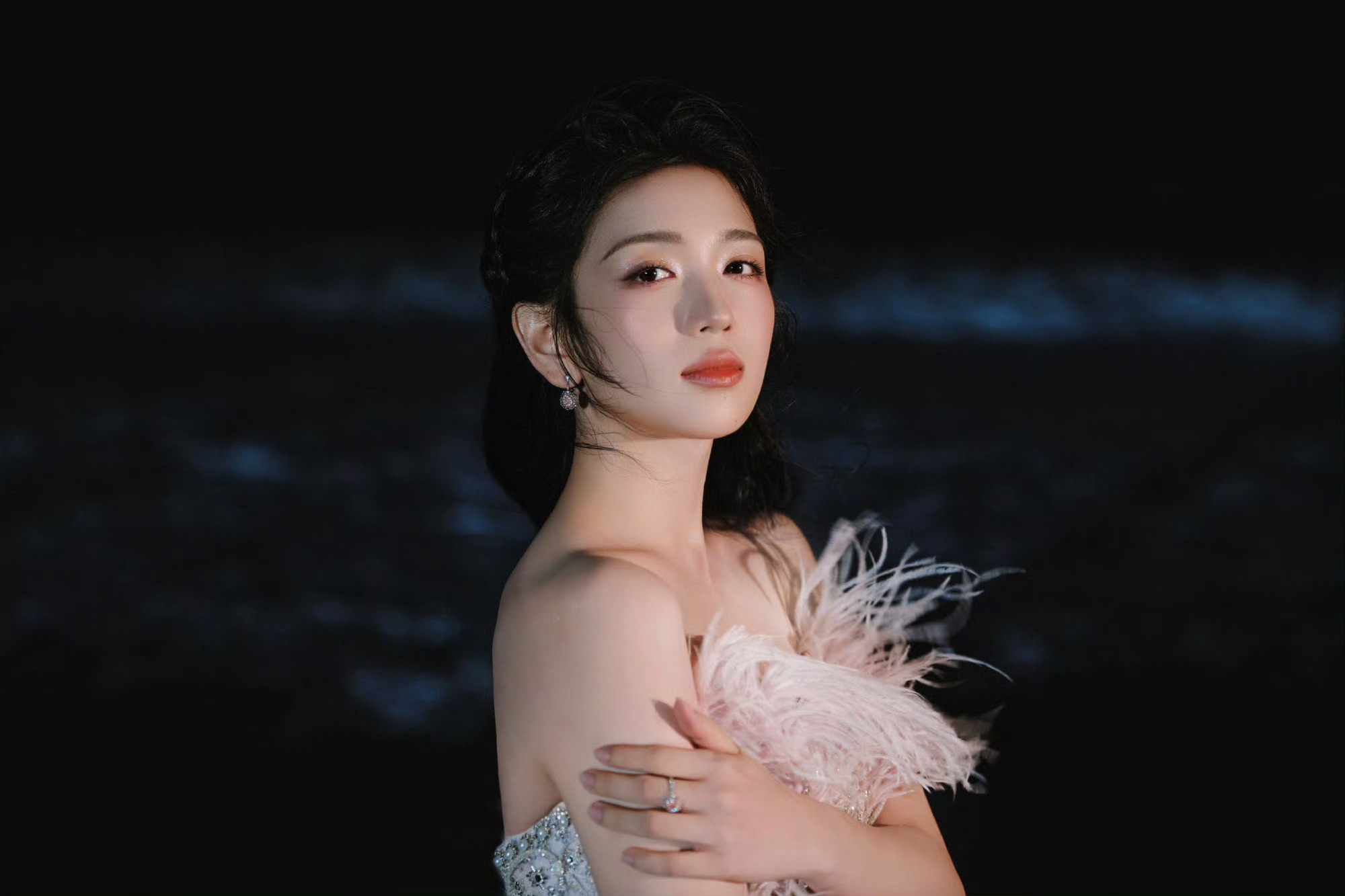 代露娃只是在讲述小代露娃的感受 看了代露娃的回应长文有些理解她的感受了或许现在随