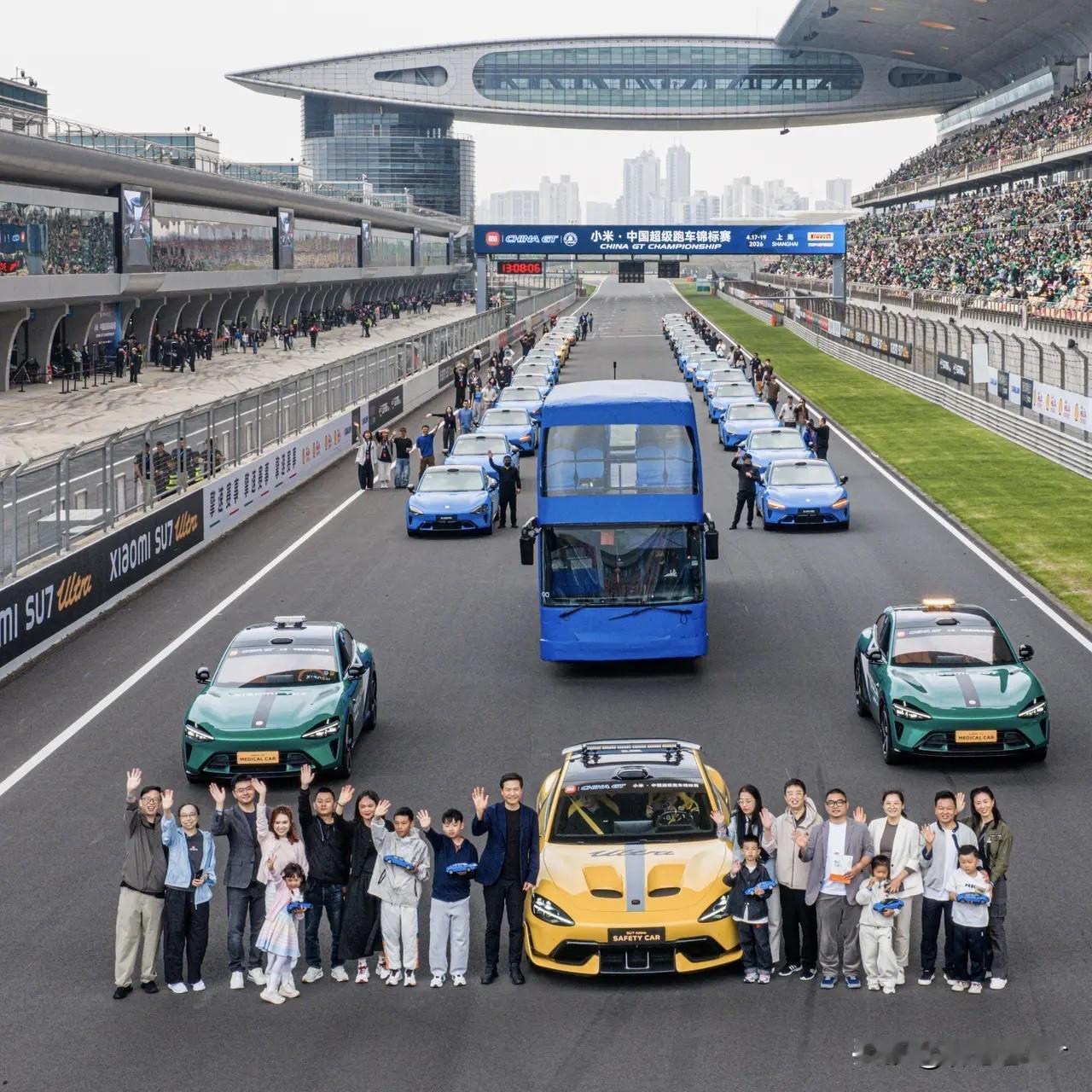 别人我不佩服，就佩服咱们可爱的雷总！
这波操作真的是给足了咱们车迷面子 。

就