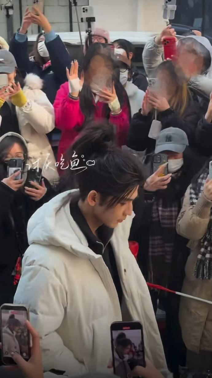 张凌赫归鸾萧厉出妆张凌赫萧厉出妆老公出妆！这个张凌赫帅成啥了！冷脸！高马尾！张凌