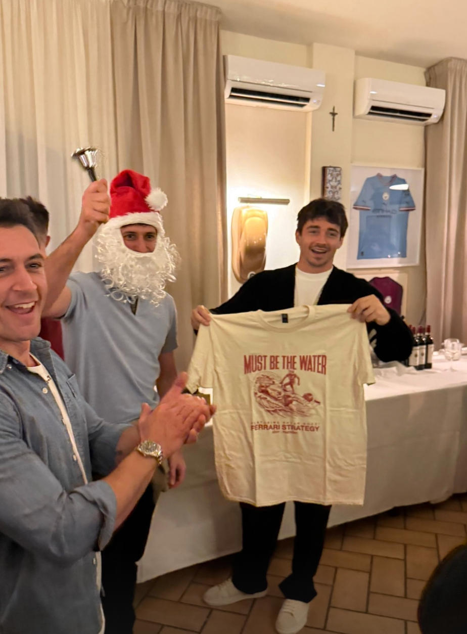 勒克莱尔的比赛工程师布莱恩·波齐的弟弟凯文·波齐，在圣诞宴会上送了勒克莱尔一件写