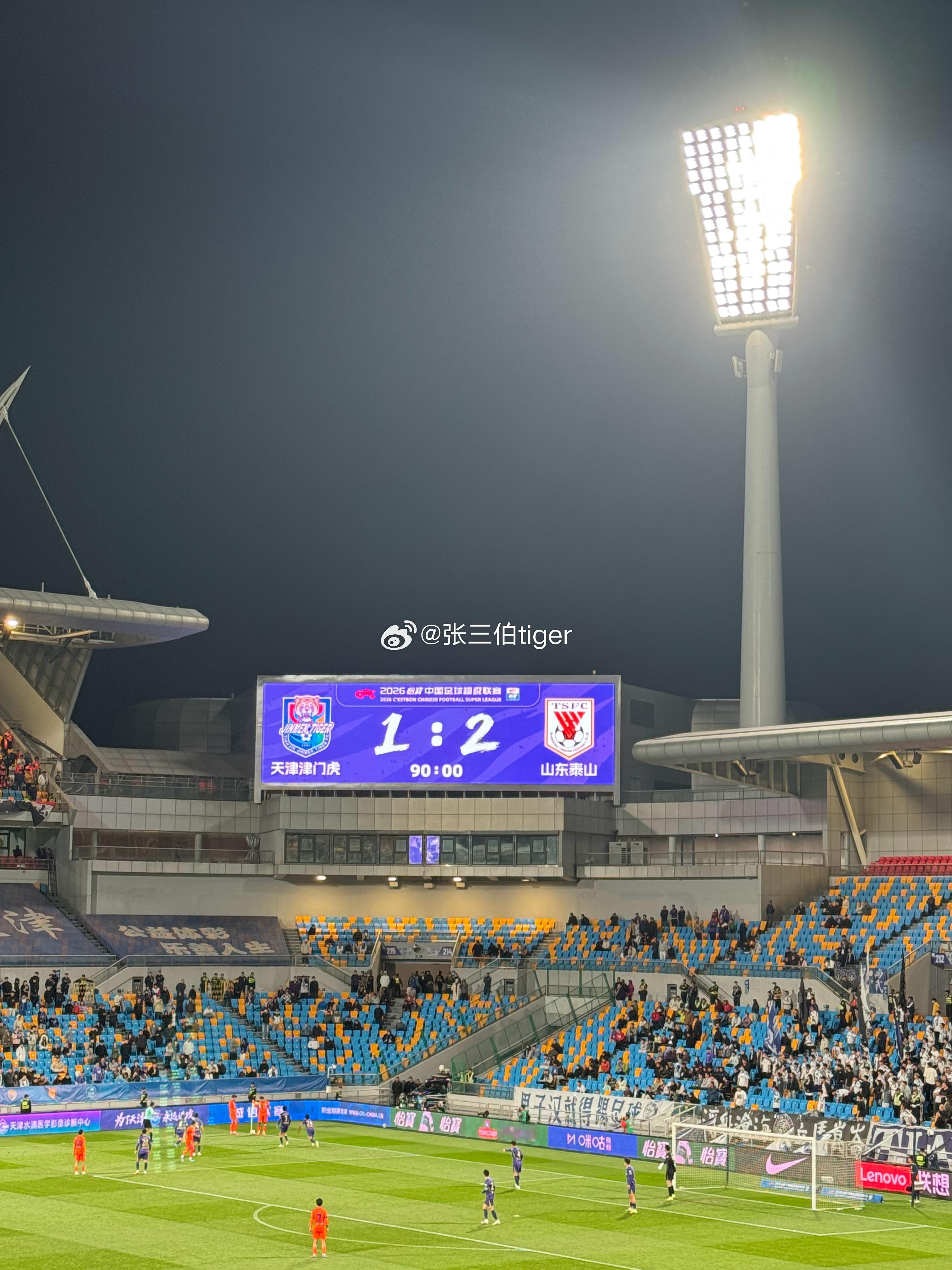 后场有盾前有茅，反击高效势如潮。奈何中场不给力，板凳太浅没人摇。负分难清实煎熬，