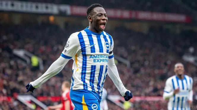 利物浦 明特2024年从纽卡斯尔转会到布莱顿，转会费3000万英镑。踢了两个赛季