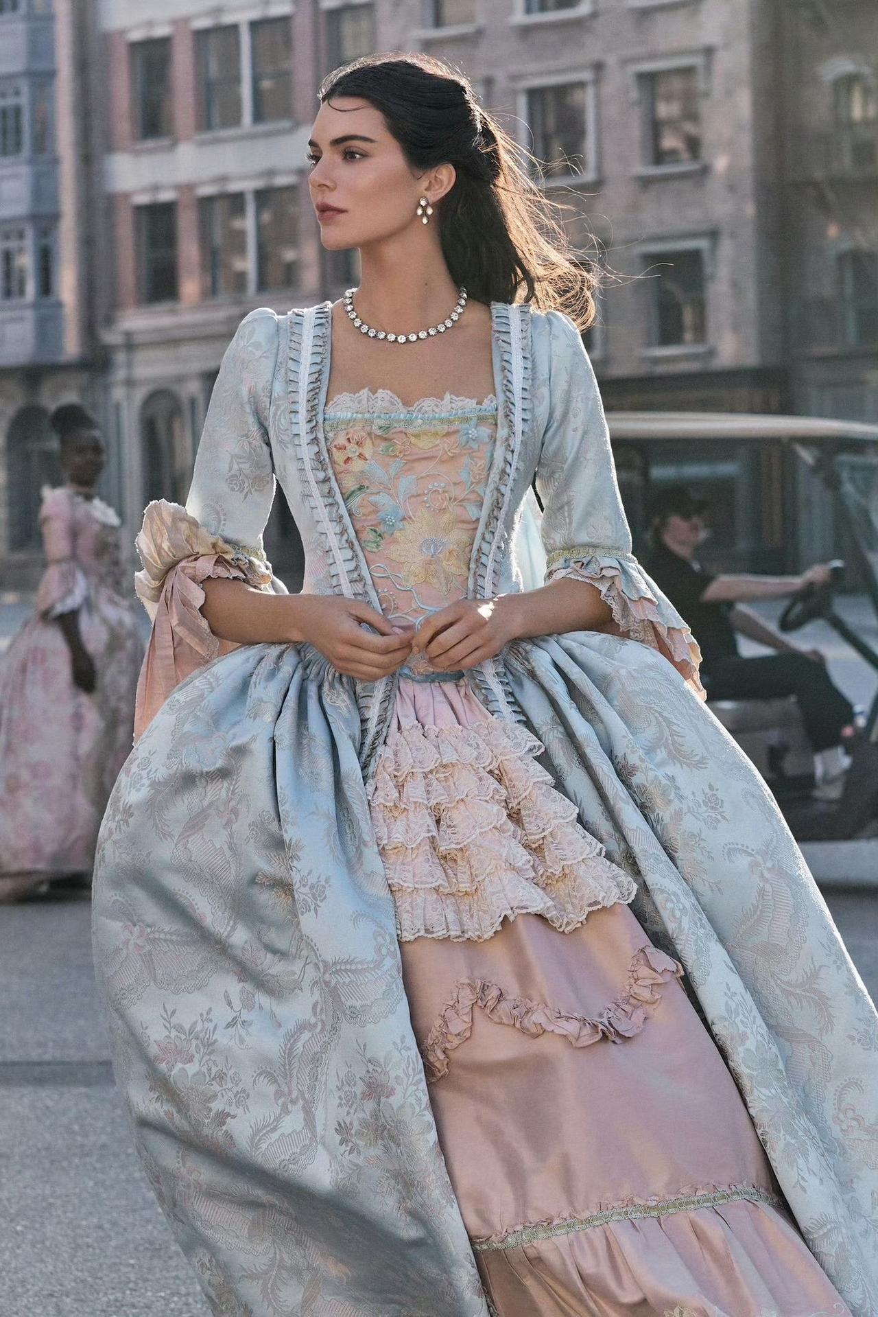 Kendall Jenner肯豆 
Vogue Wolrd活动预告图，真的绝美[