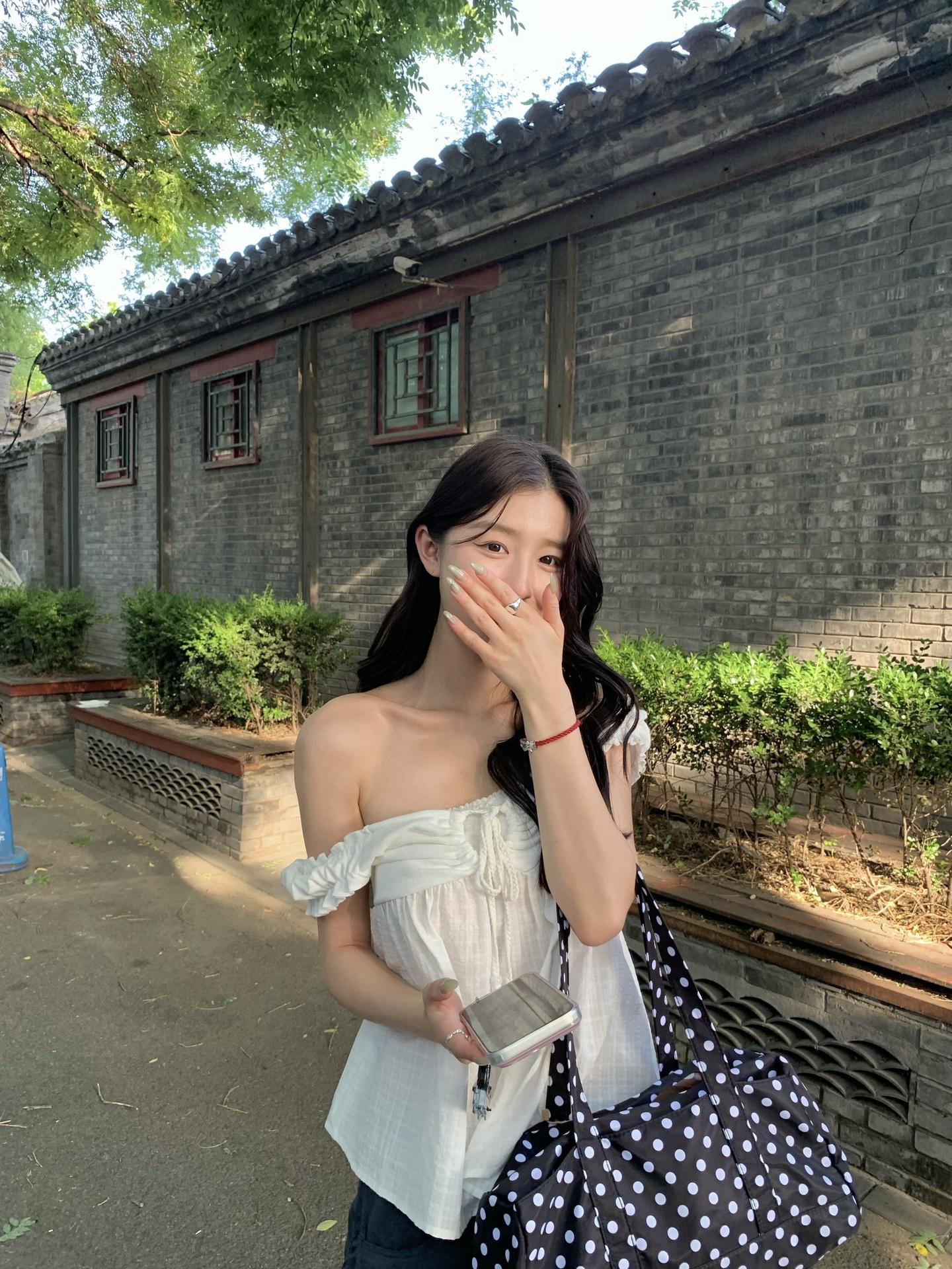 迷人的笑脸吸引视线