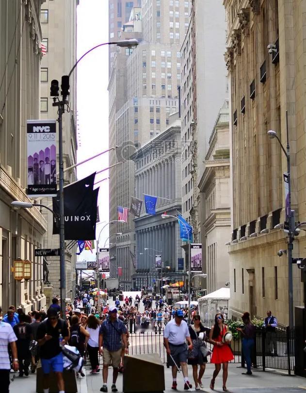 美国三权分立的理论基础是人性是恶的，西方人根本不相信这个世界有大公无私的人，为了