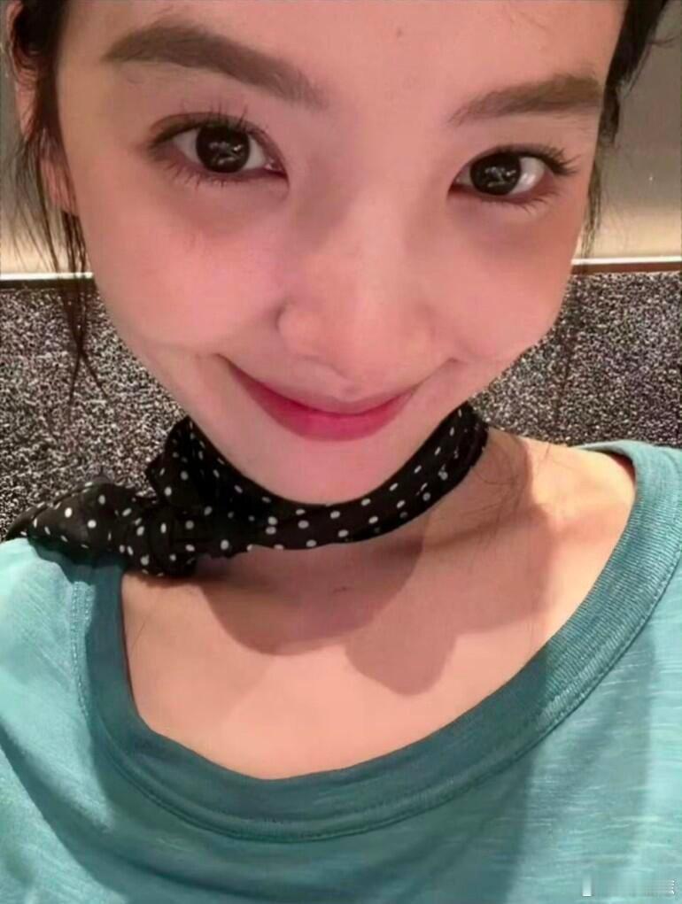 章若楠自拍🤳 