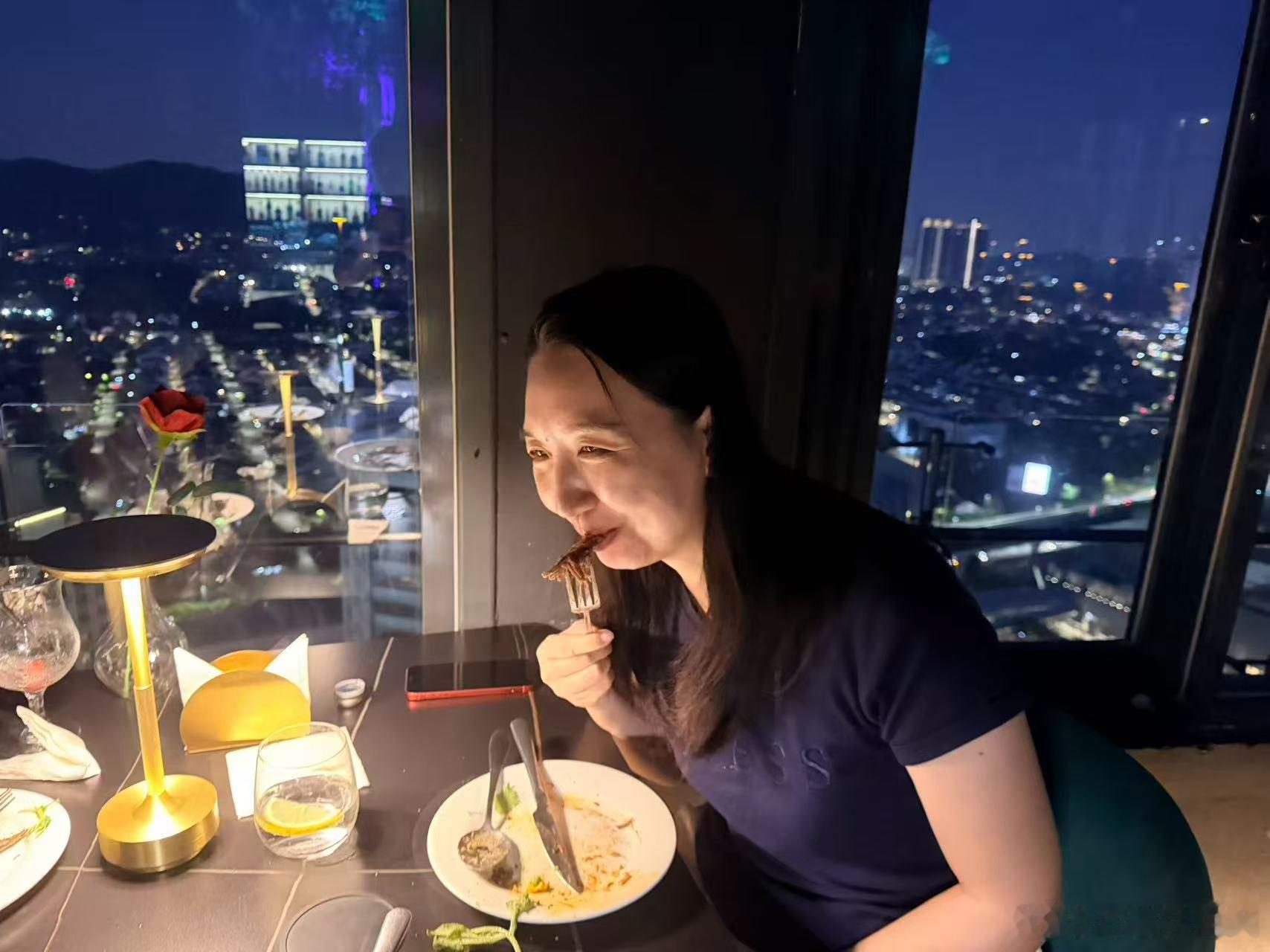 谢谢家人们的生日祝福~还收到妹妹精心制作的礼盒，里面除了有生日蛋糕，还有用我去过