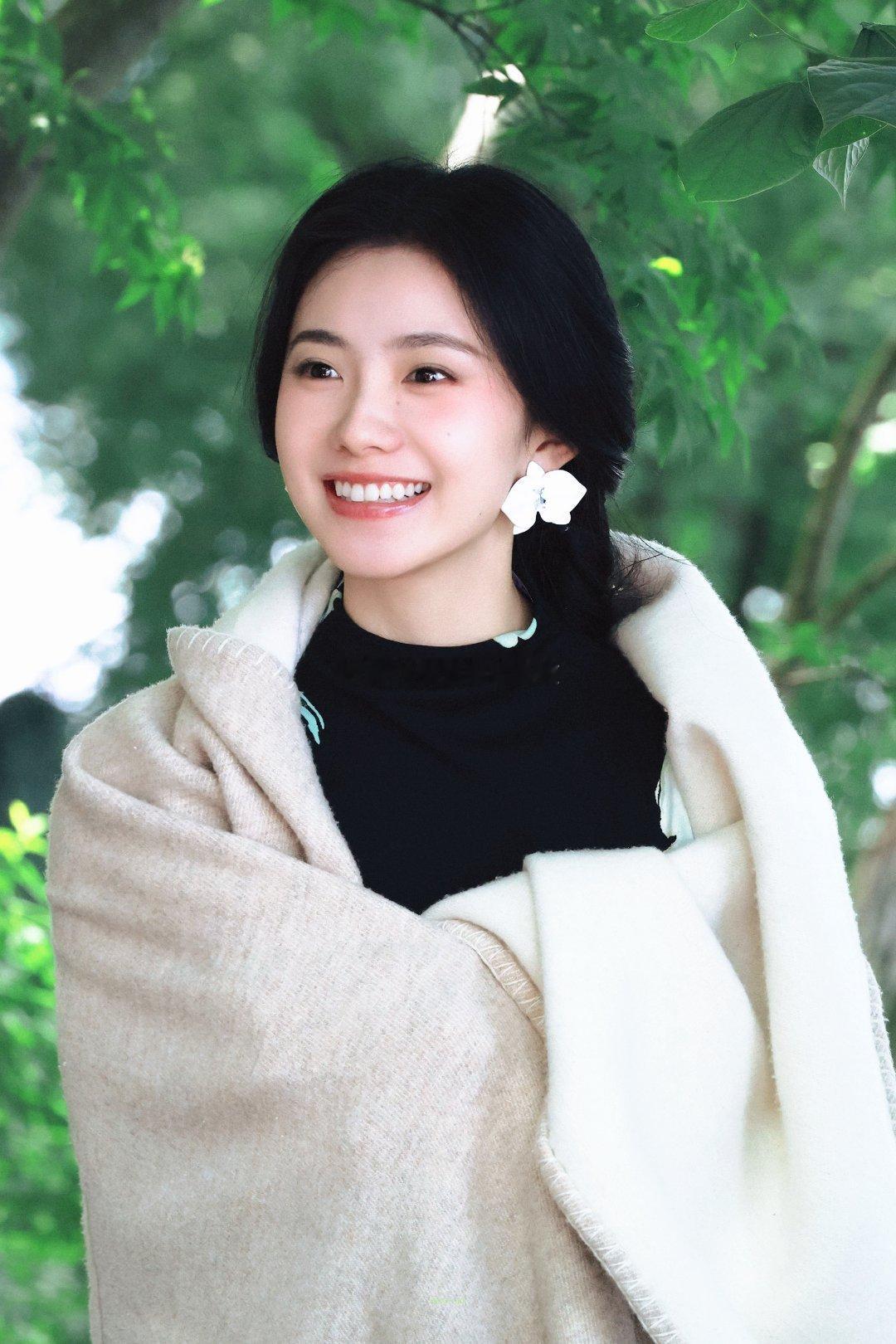 刘浩存lhc刘浩存美顺与长生 lhc刘浩存忆秦娥 “我的爱人离我好远好远 不只距