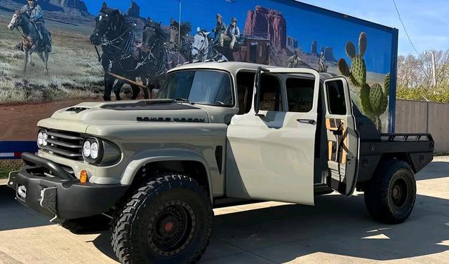 这是网传复活的东风141，从网传图片来看，它硬朗棱角的经典卡车造型没变。

但骨