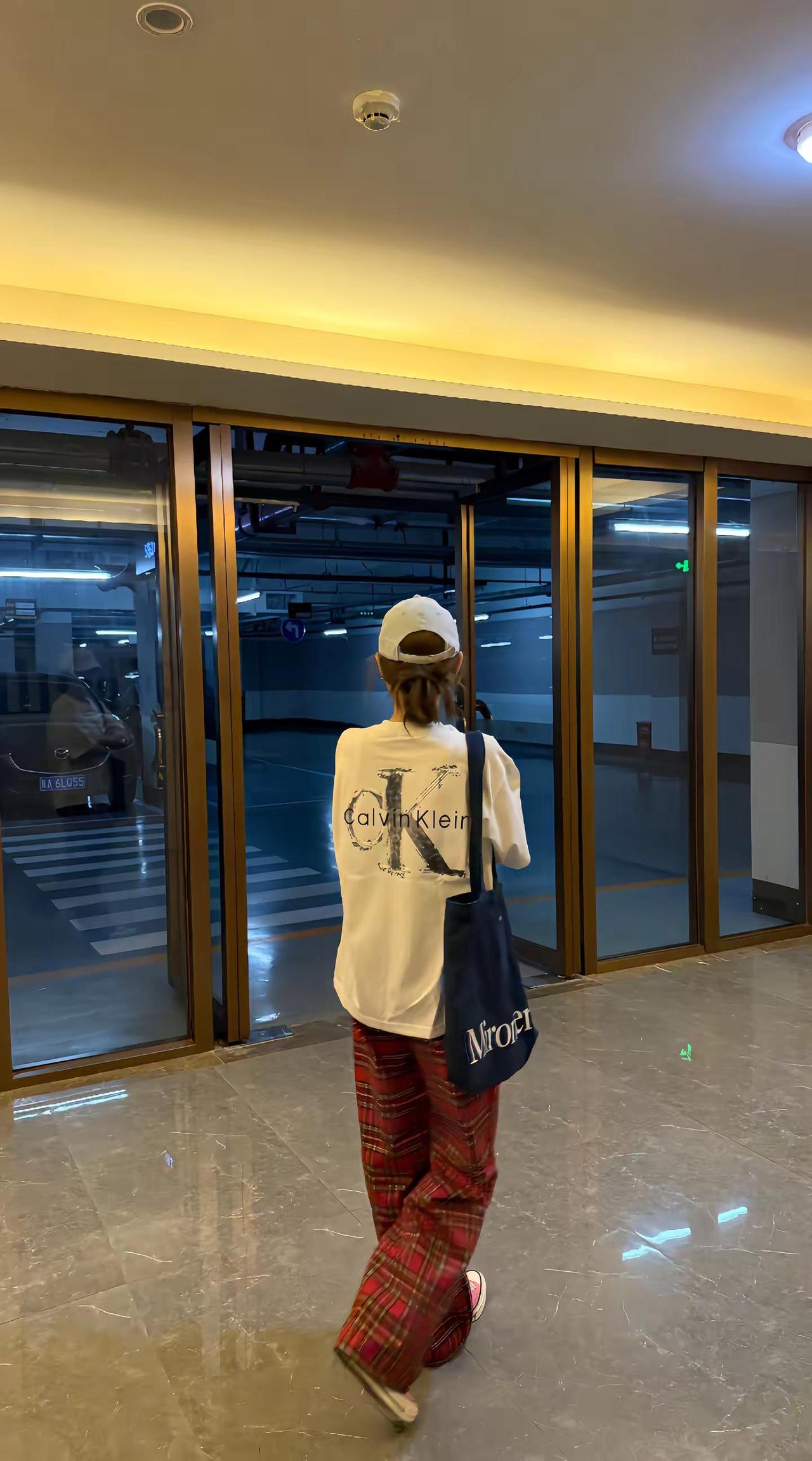 穿搭没有公式 简单穿搭citywalk 格子裤ootd