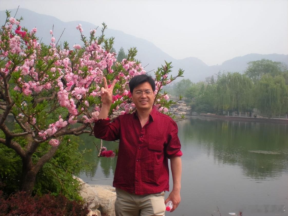 【“荣耀圆梦”故事大结局——军旅诗人郑荣耀魂归故土】2026年4月5日，清明节。