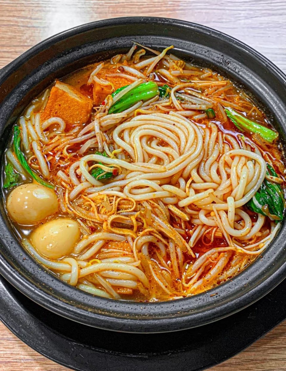 为什么过桥米线店越来越少了因为米线没有多少米线了，全是干豆腐和豆芽[笑cry]一