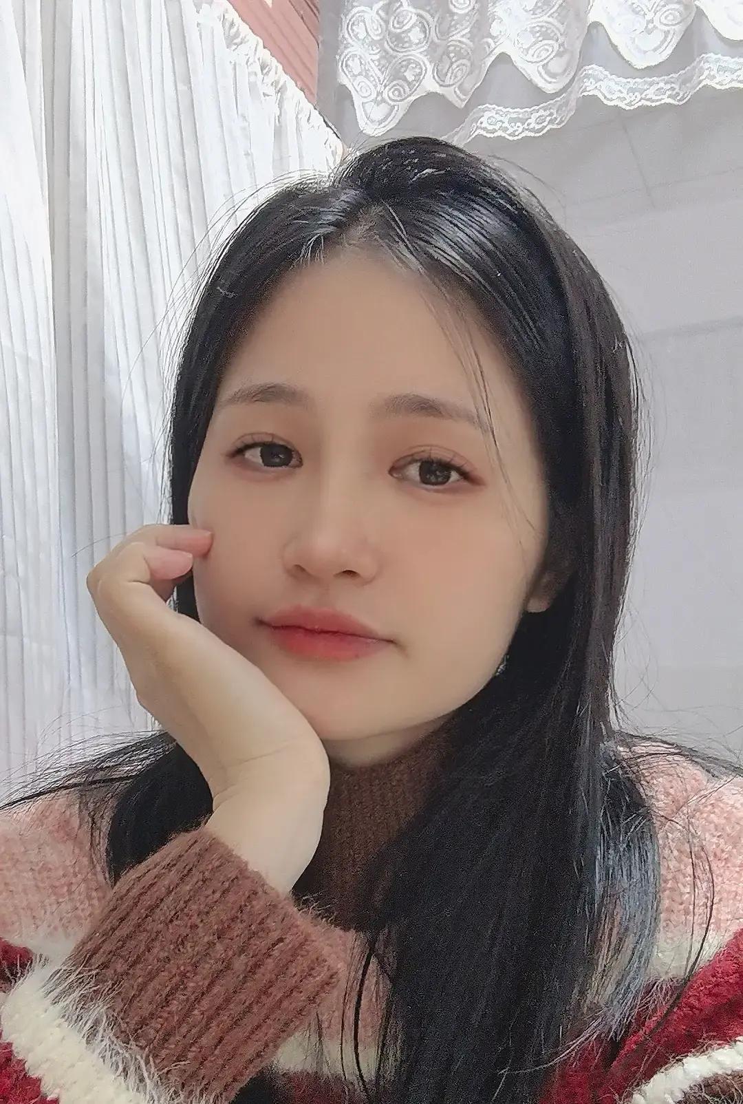 罗哥在当仓管，昨晚加班到凌晨三点。

刚把货点完，老板一句加班费按调休算。

他