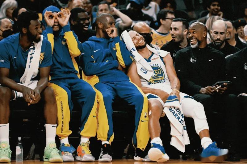 赛季即将开始，NBA官网在近日公布了本赛季的总经理调查报告。
一、西部战绩投票
