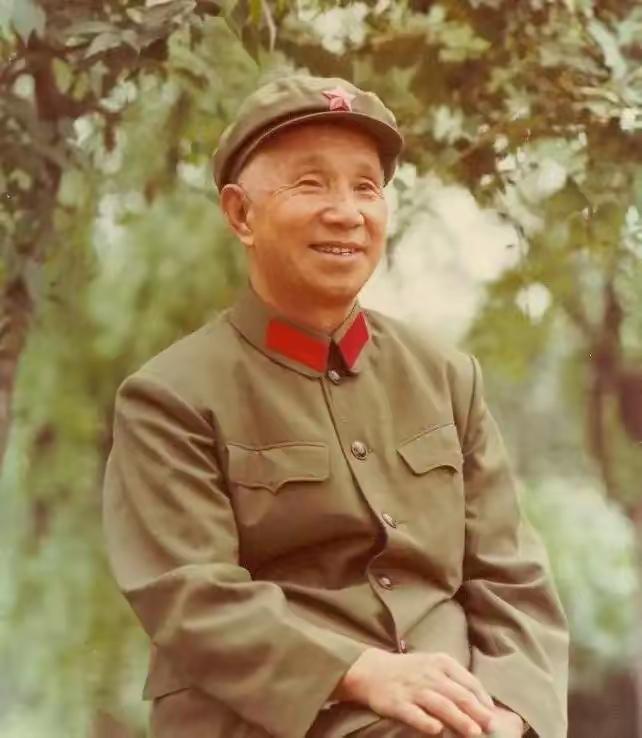 1972年，陈毅元帅病逝，为保护陈毅的遗孀张茜，粟裕果断出手把她调到了军事科学院