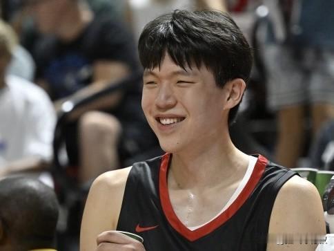 这NBA拉斯维加斯夏联的开拓者对勇士可太有看头啦！开拓者半场53-40领先勇士，