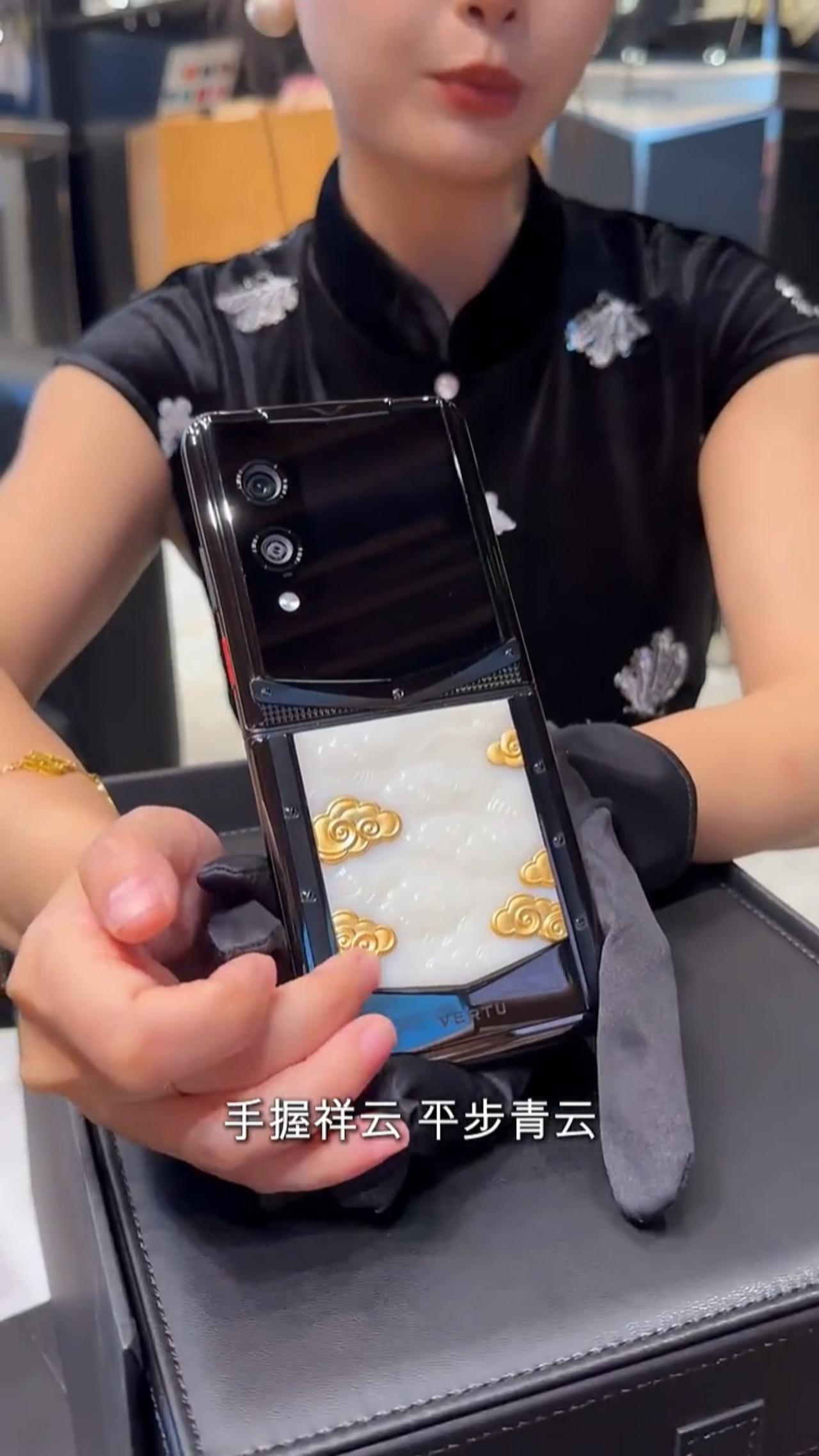 中国有了量子手机 中国有了量子手机，这简直太牛了！它不再是科幻概念，已从实验室走