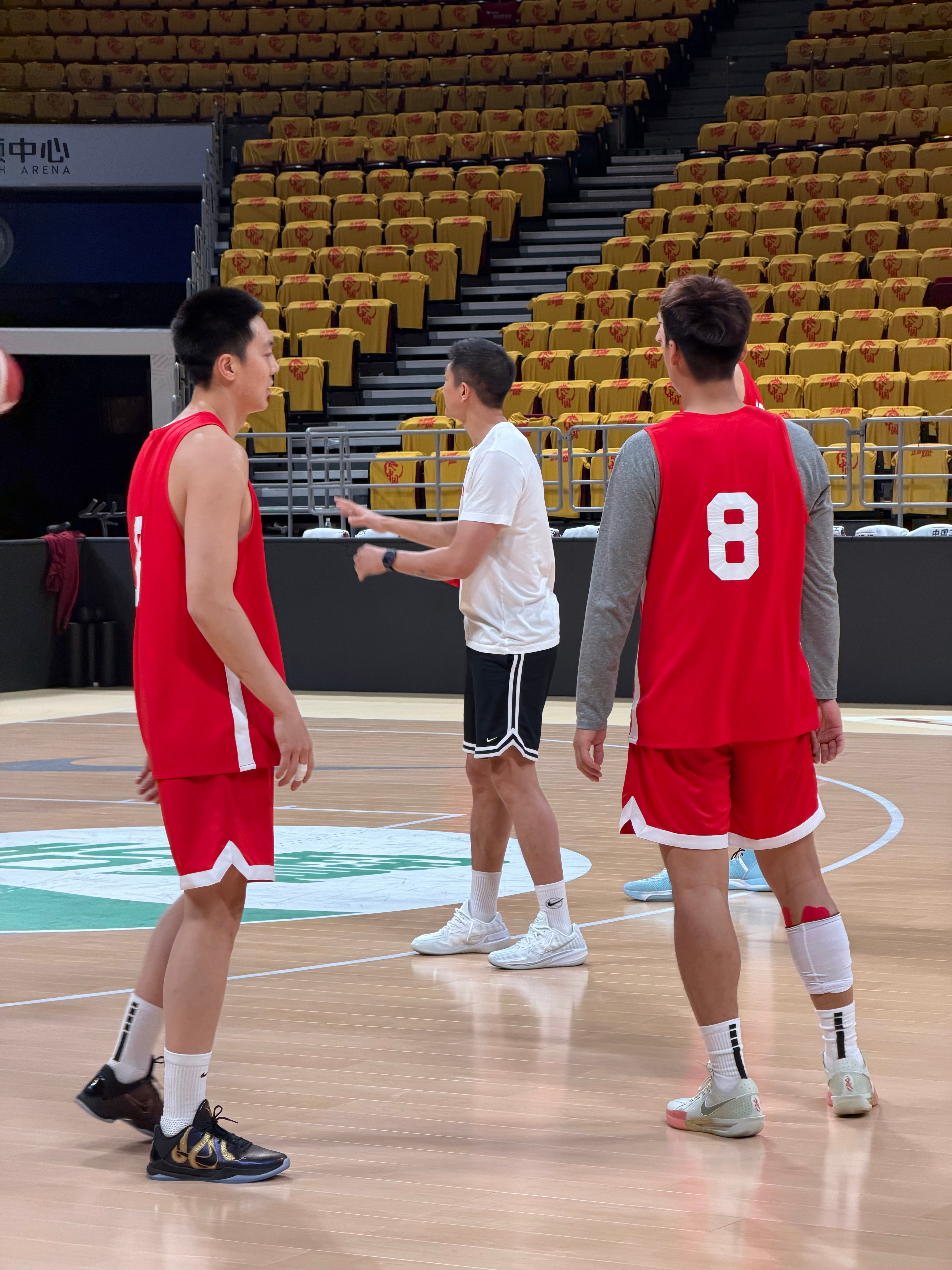 是新鲜的黑白！今晚加油！中国男篮对阵韩国大名单