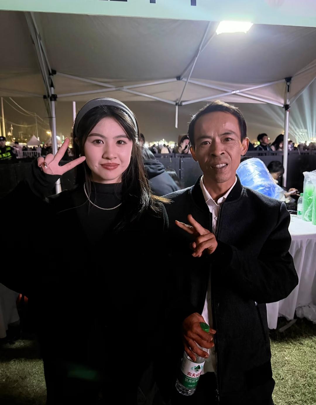 要是没流量，都不会多看一眼鸡排哥
今天刷到一位漂亮女孩发的旅游照片，留言:要是没