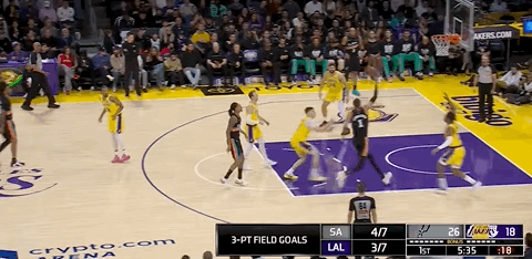 文班亚马，单节23分了...散步得分，太轻松马刺vs湖人