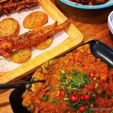 中国八大名菜，中国经典名菜盘点，吃过一半以上才算吃货
一、北京烤鸭：宫廷御膳，香