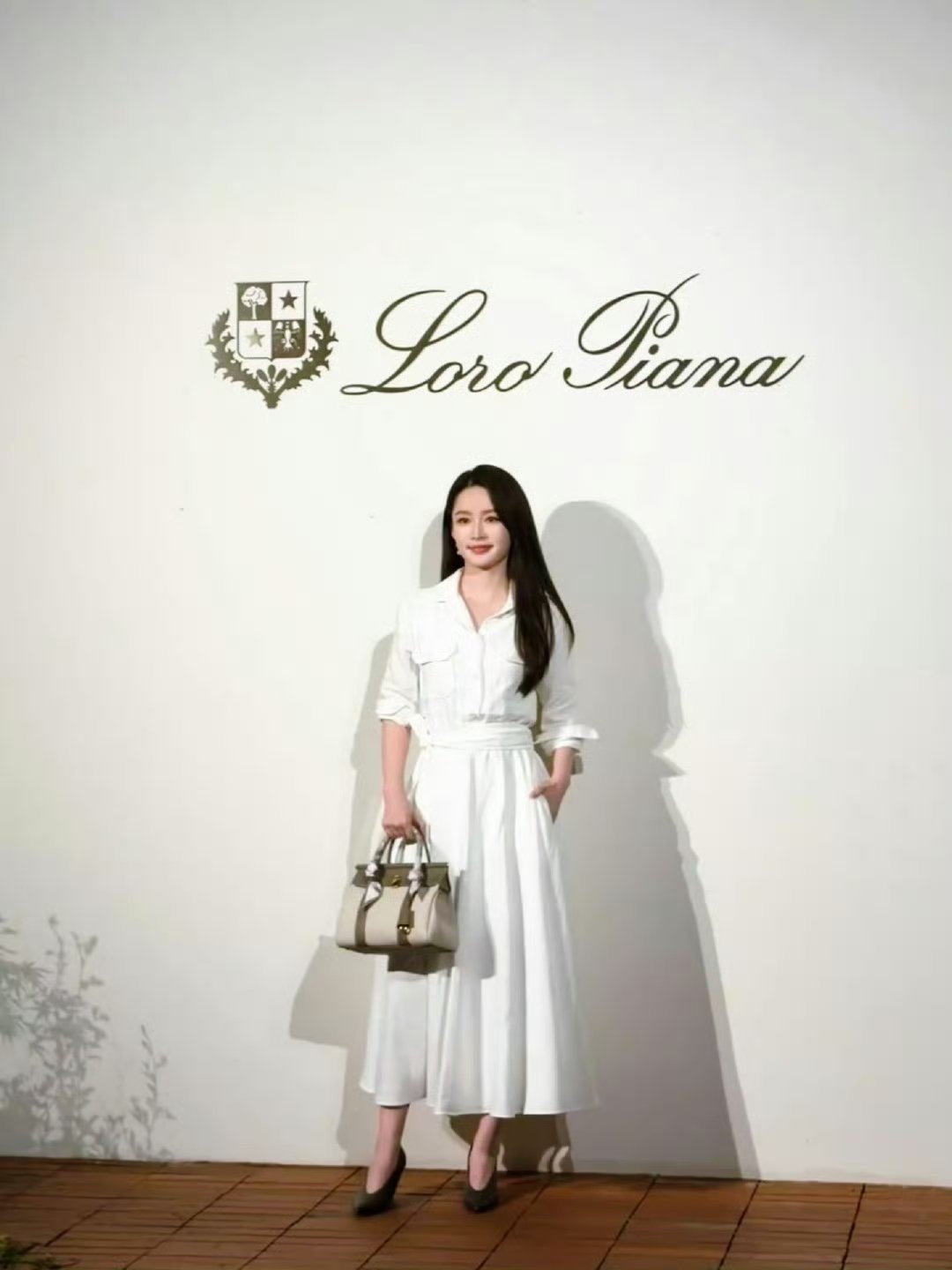 虽然李沁不是顶流，但一直很有热度吧？ 