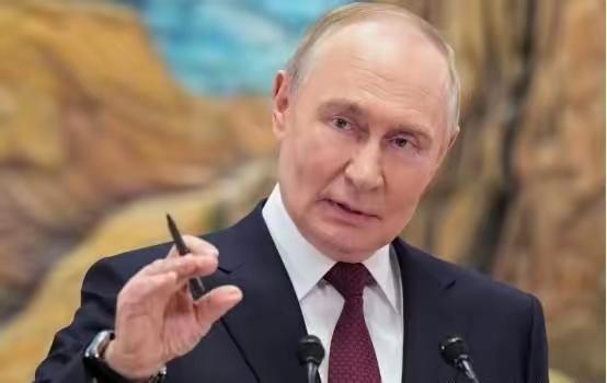 普京给了俄罗斯，三百年来最大的觉醒！中国的35万亿，势不可挡。有专家认为，普京才