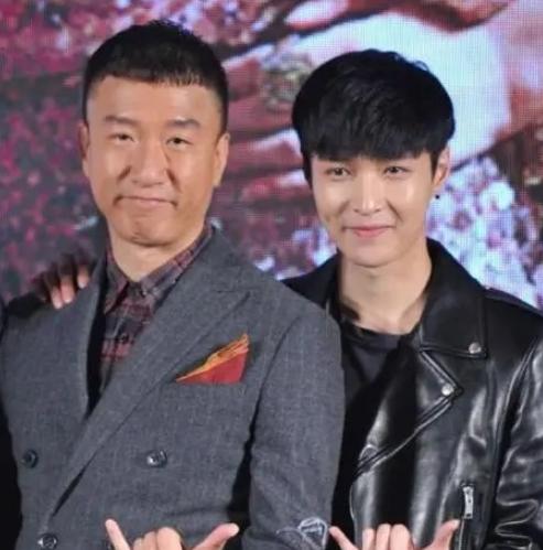 理记再度发长文硬刚警告张艺兴，直接把这事的核心扒得底朝天！他在文中明明白白点透：