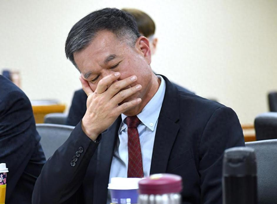 果不其然，美方同意台湾方面延期支付82套“海马斯”等对美军购的首期款。几天前，台