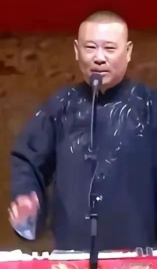 郭德纲砸不动了！
现在的纲黑终于醒悟了，砸缸不如捧纲。比如侯二爷都开始肯定郭德纲