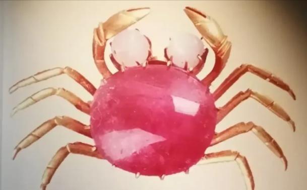 1985年，安徽铜陵一农妇在地里除草时，突然一条蛇从她身边穿过，她吓得跌倒了刮伤