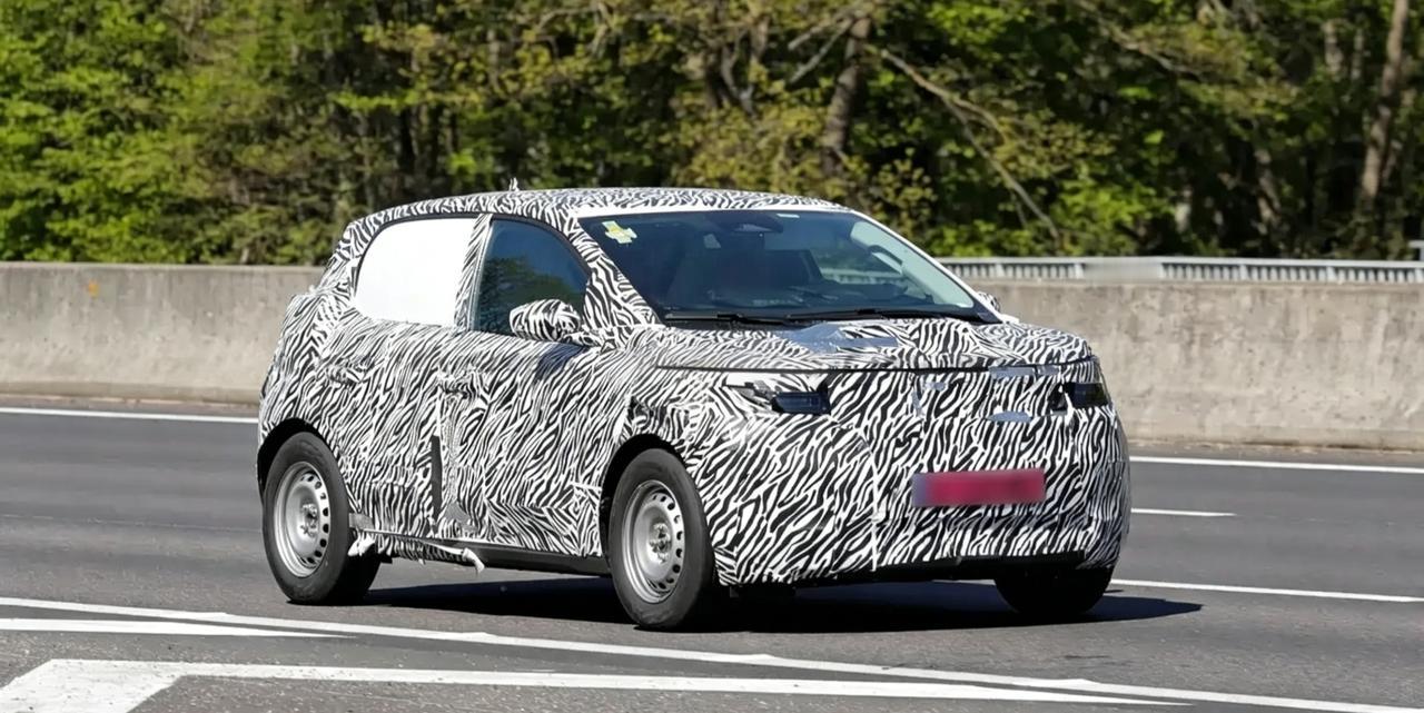 达契亚纯电小车谍照曝光，3米6小车身，后驱+263km续航

外观，方正分体式大