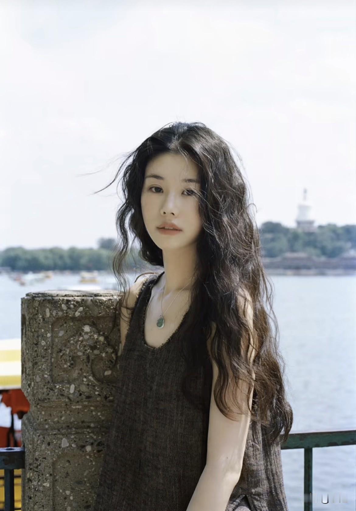 美妆博主姜乘澜欠了39.5元的税。

就这，上热搜了。

网友炸了：“才39块5