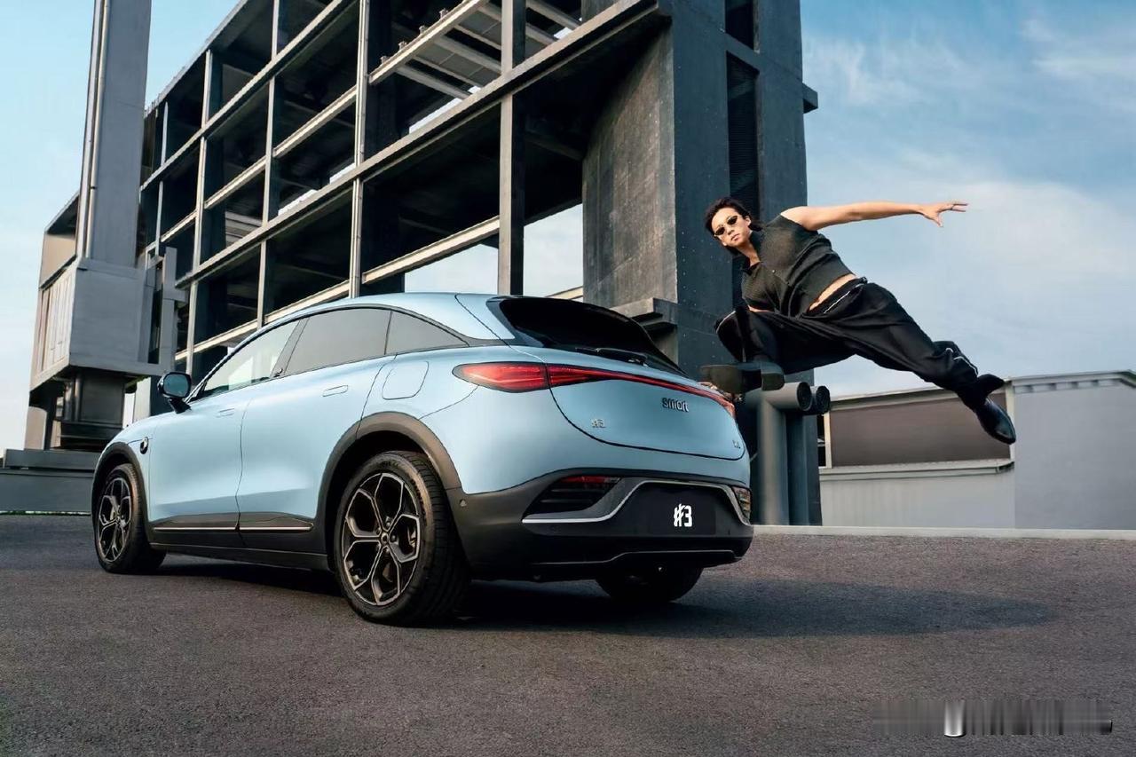 电车也能玩性能？smart 精灵3 号BRABUS用实力说话！双电机四驱系统配合