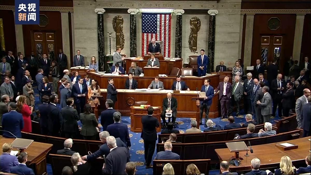 1991年，超级大国苏联在没有外敌强攻的情况下骤然解体，这场震惊世界的剧变，留下