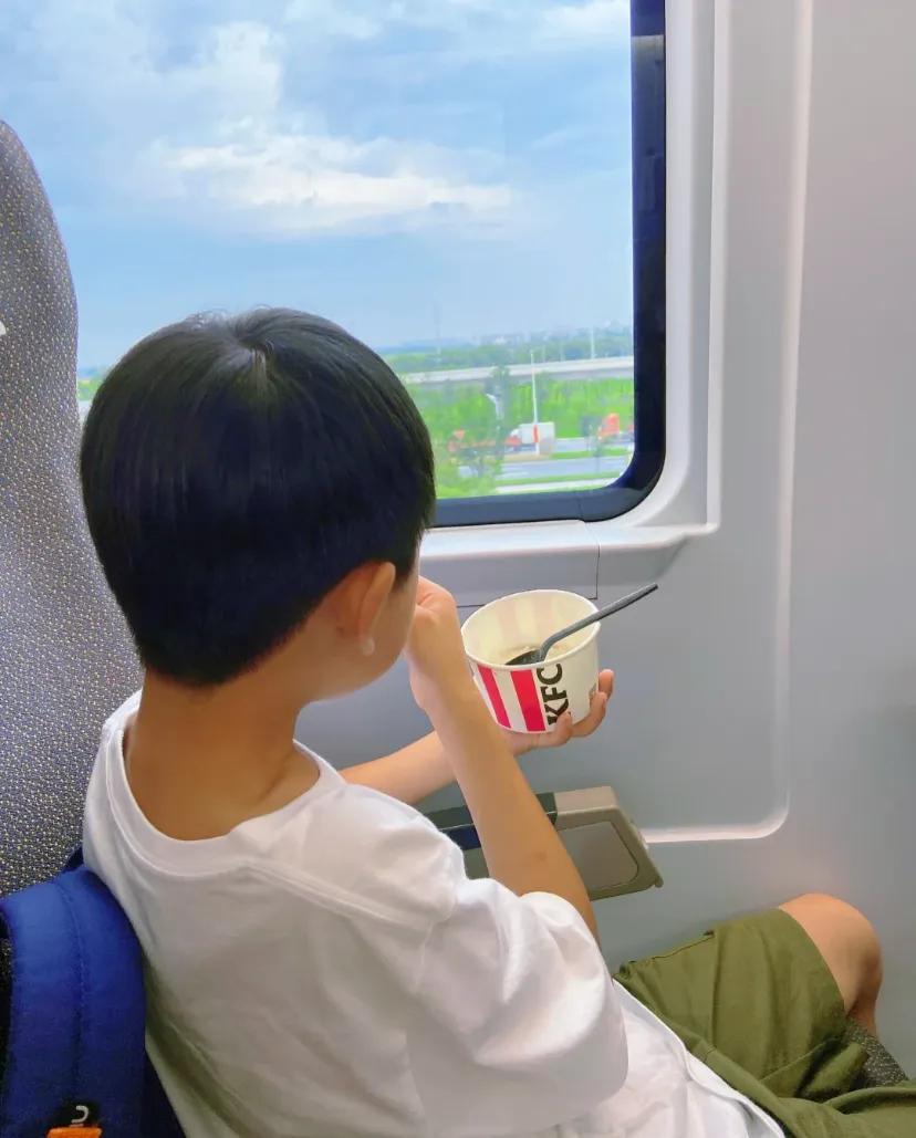 暑假是普通家庭带孩子见世面的蕞好时候
暑假看别人的分享，都是带娃去北京研学，去内