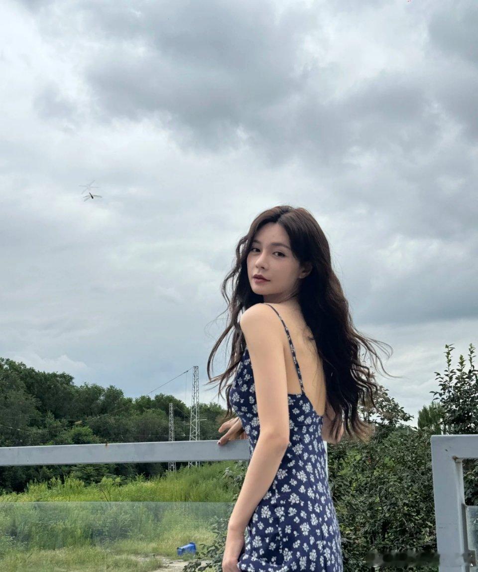 沈梦辰又漂亮，身材又好，真不明白怎么就能够被杜海涛给pua了 ​​​