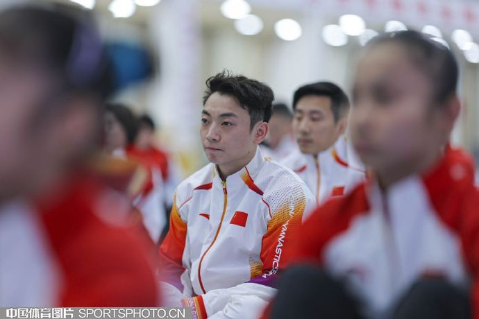 邹敬园继续冲击洛杉矶奥运12月22日， 中国体操队在国家体育总局训练局体操馆举行