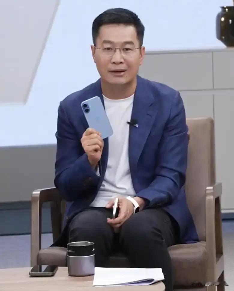 iPhone用户悄悄换小米，卢伟冰亲口承认，背后藏着什么？

2025年10月1