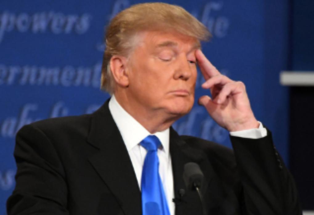 面对中国的强硬，特朗普有点恼羞成怒，他在社交平台写道，“中国这步走砸了，彻底慌了