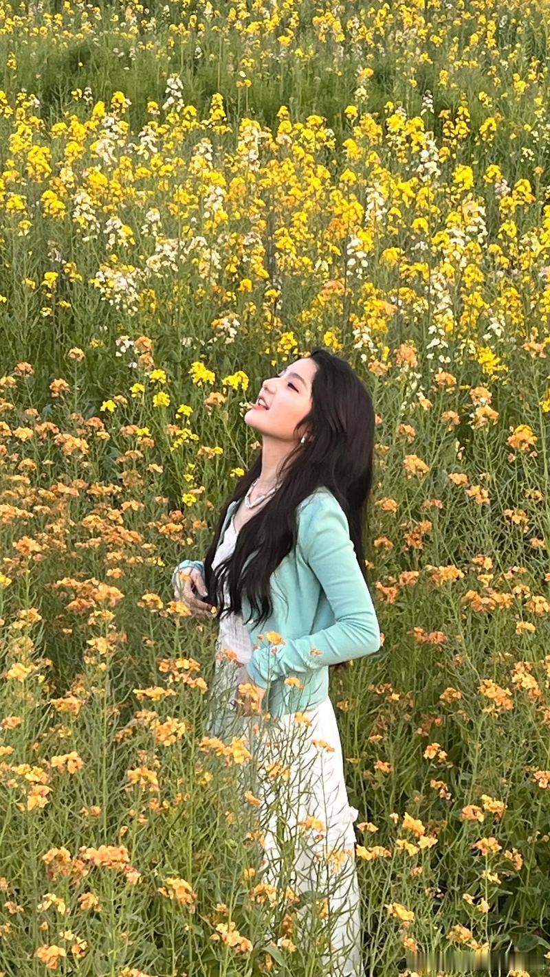 属羊人85年属牛男在41岁的桃花劫还有属羊人。属羊人的个性敏感、柔弱，常常表现得