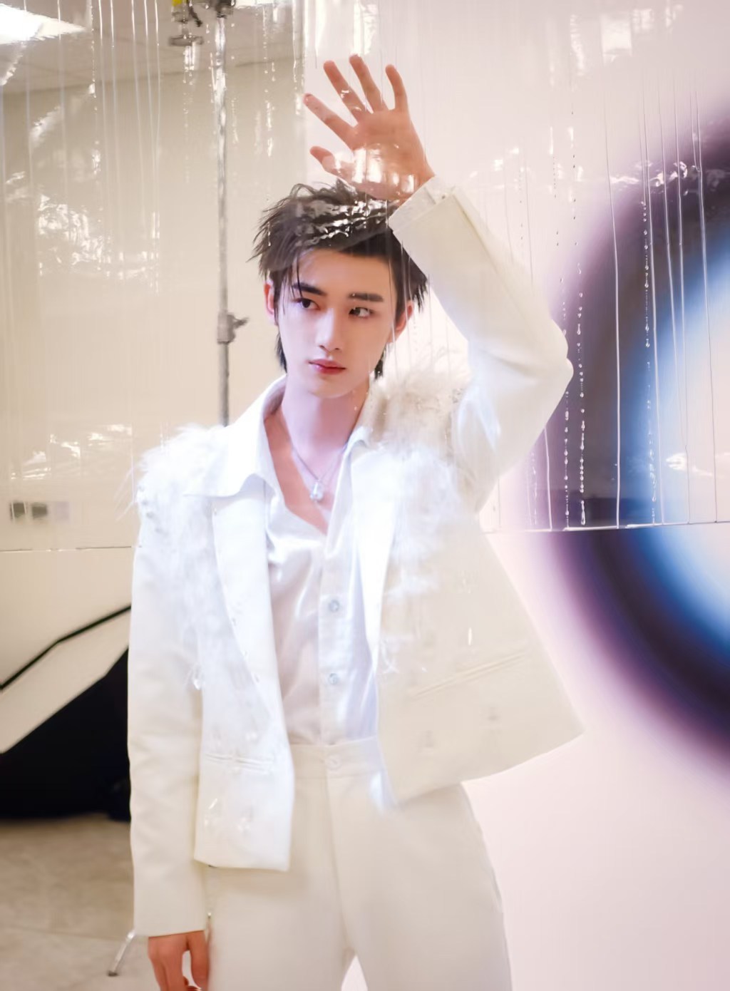 丁程鑫[超话]  🦊 丁程鑫 逐光廿三破晓星途  眺望星空 你来自爱的宇宙