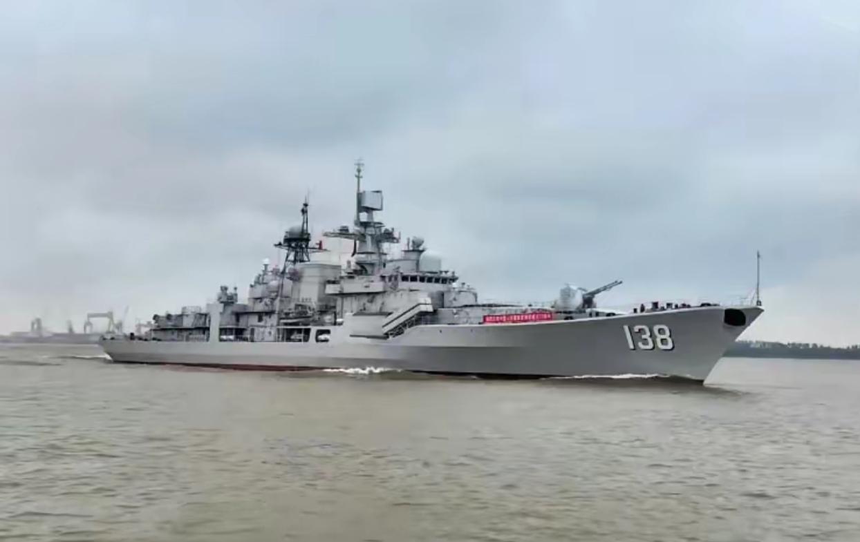 东海舰队舷号138的俄制956EM型现代级驱逐舰——泰州舰​大改后公开亮相，战斗